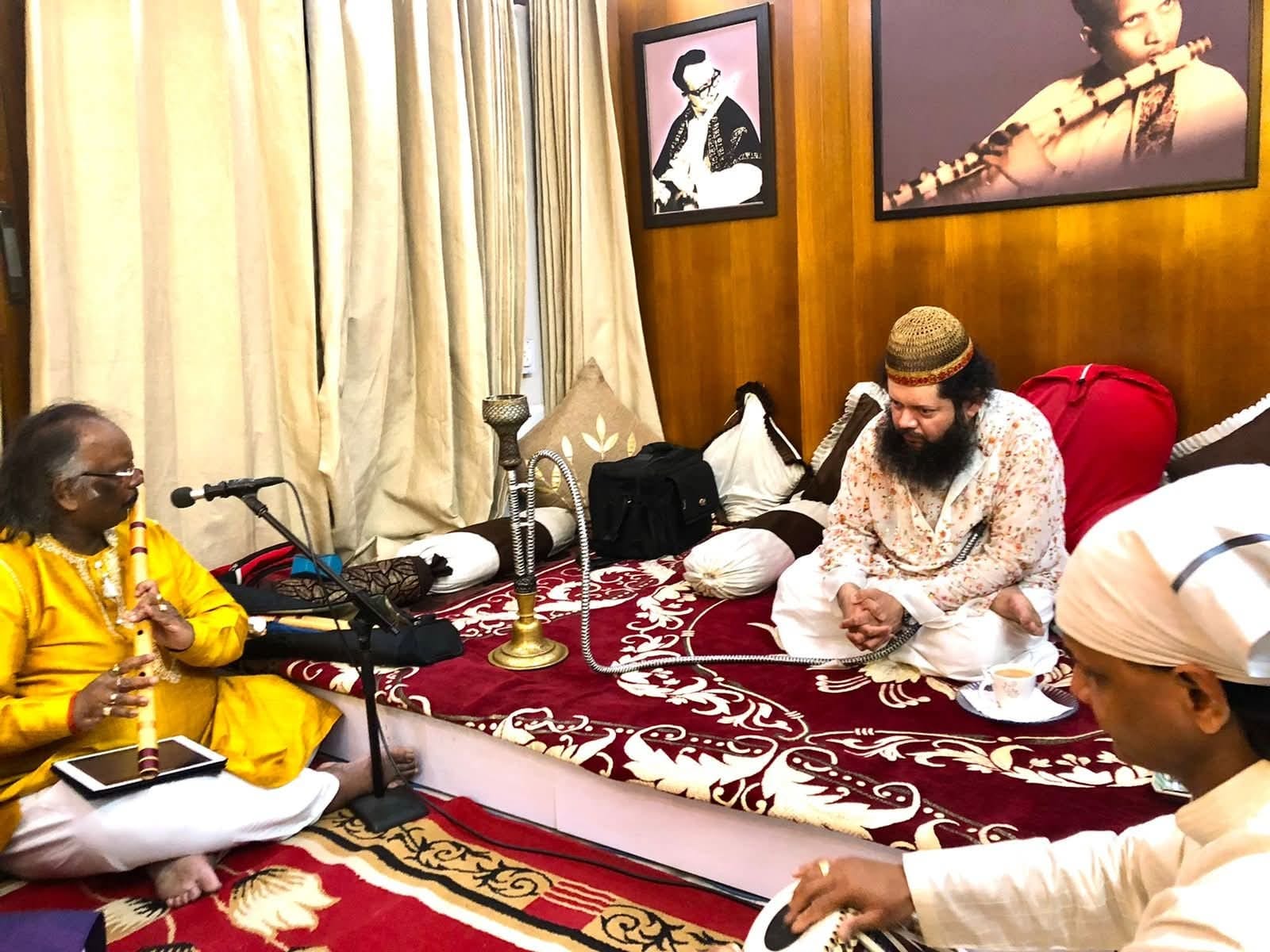 Pt. Rajendra Prasanna paying homage to his Spiritual Guru Bareily Sarkar Mehdi Miyan Niazi